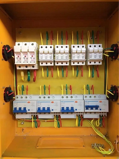 臨時配電箱內(nèi)部接線